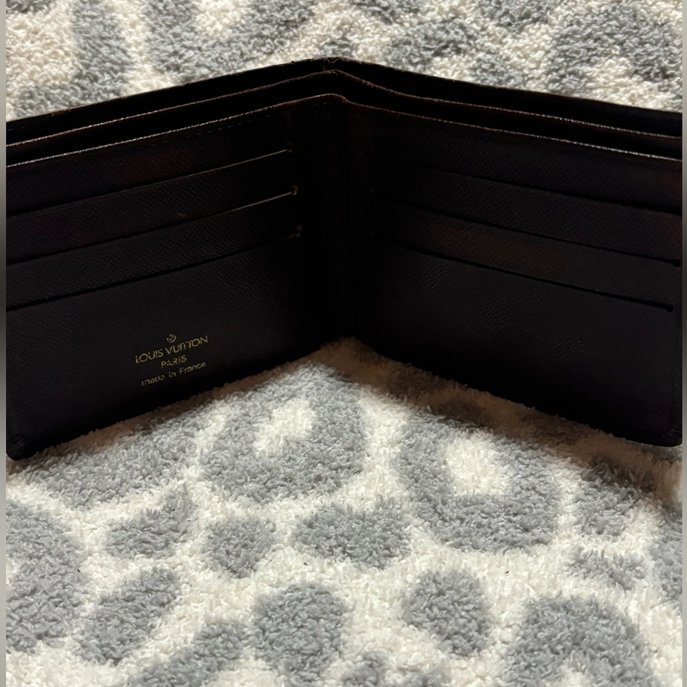 Louis Vuitton men's bifold taiga dark brown leather wallet - Picture 16 of 16